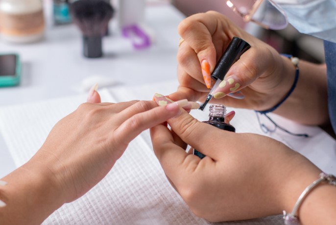 Секреты долговечного маникюра: выбор правильной базы