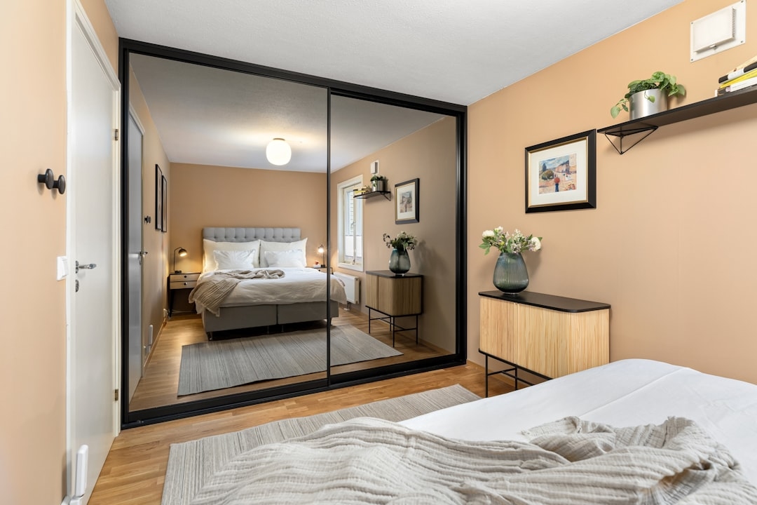 ТОП-7 функціональних рішень для маленьких спалень